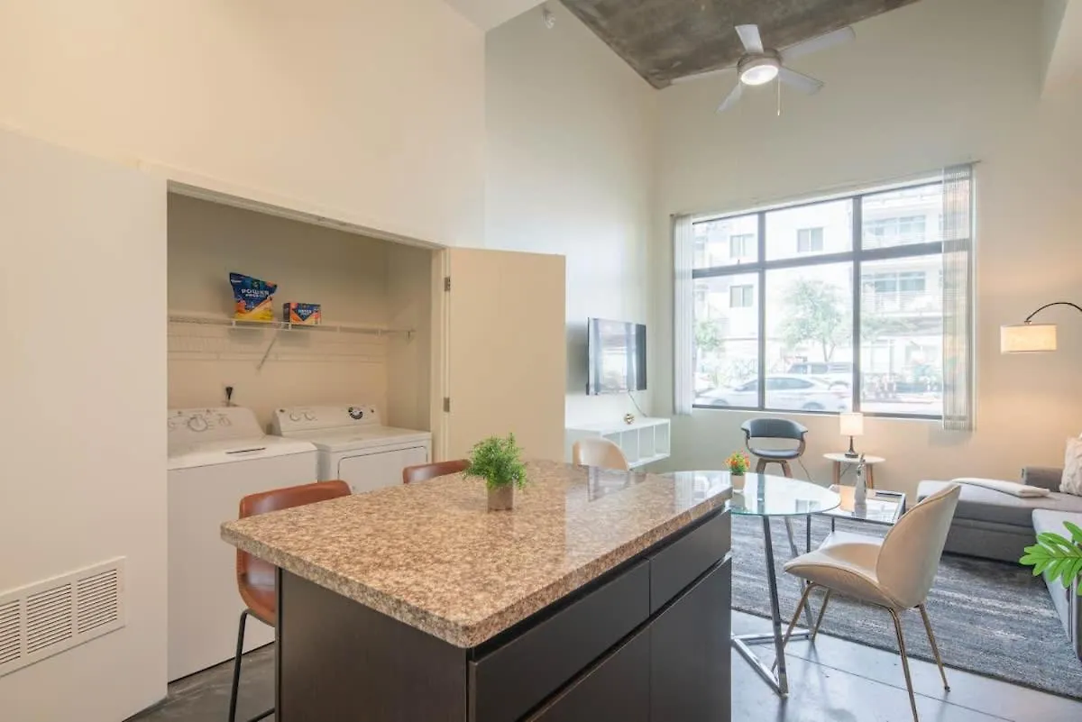 Serene 1Bd - Central Dt - Gym, Pool, Parking, W-D Phoenix 0*,  United States